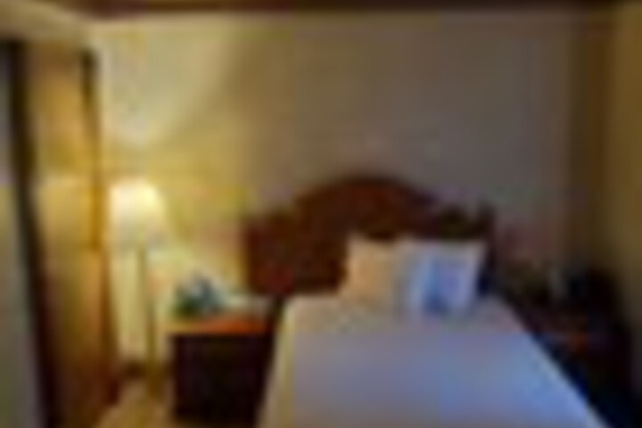 Room 5 of 150