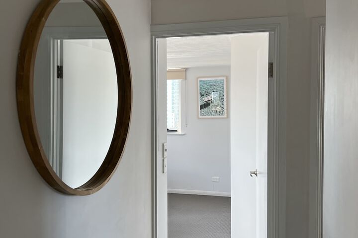 Room 9 of 102