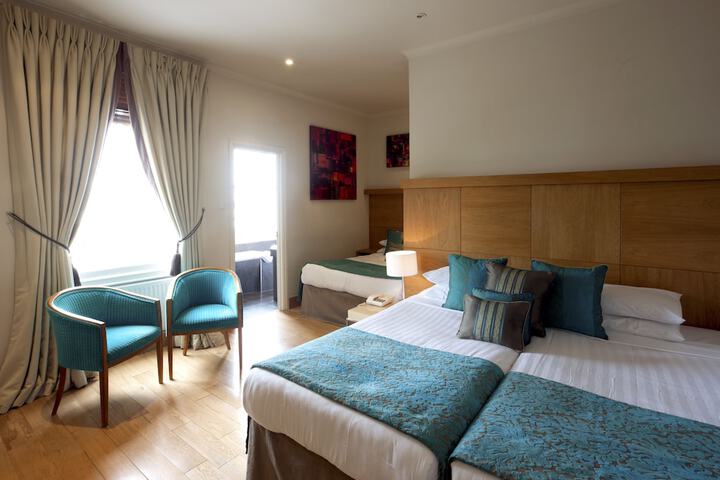 Room 40 of 100