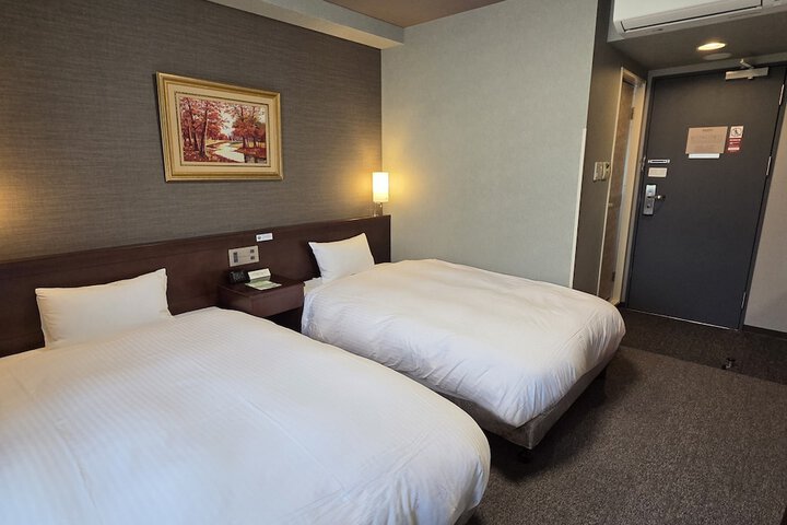 Room 8 of 25