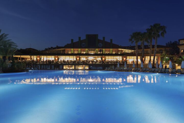 Hotel with Pool