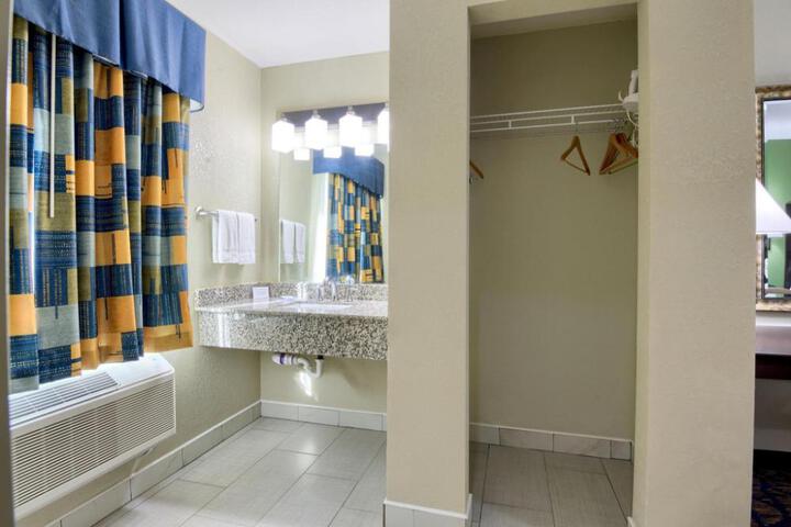 Hotel Entry