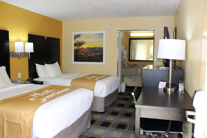 2 Double Beds (9 of 9)