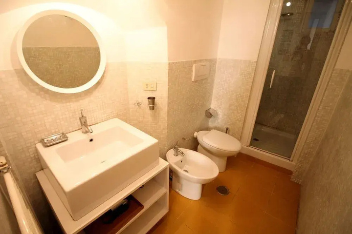 Room 6 of 15