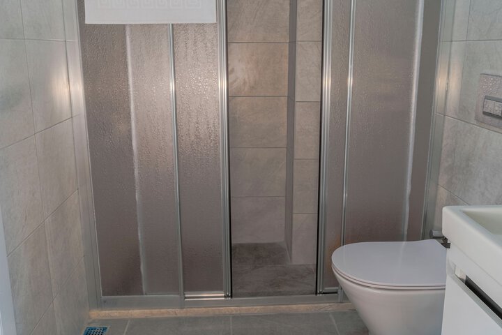 Room 15 of 37