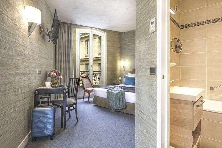 Room 27 of 60