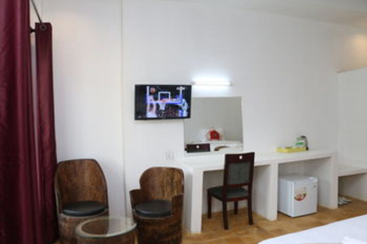 Room 6 of 75