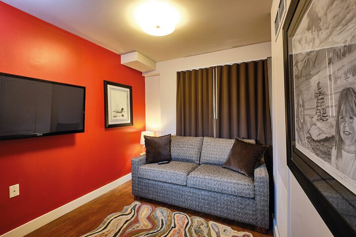 Room 70 of 108