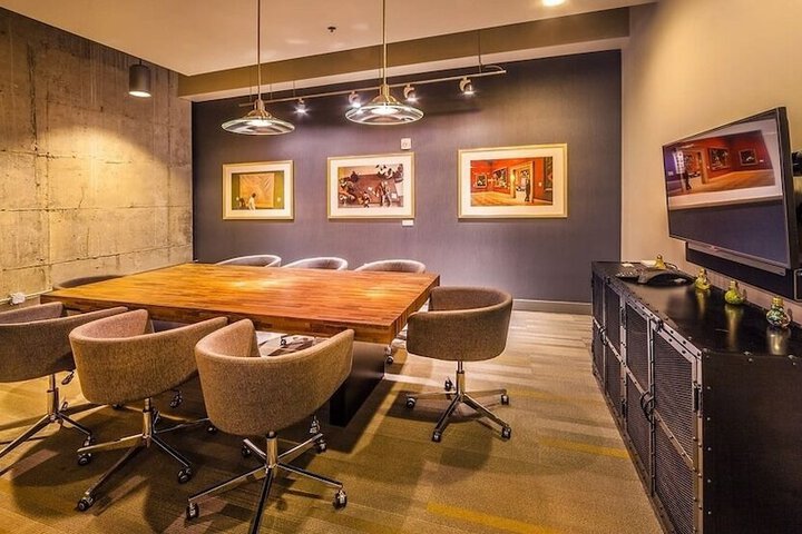 Business Center 36 of 43