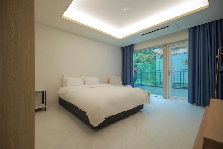 Room 46 of 80