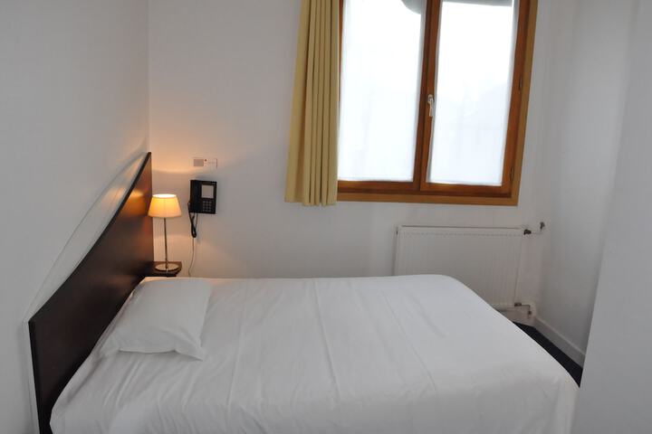 Room 12 of 98
