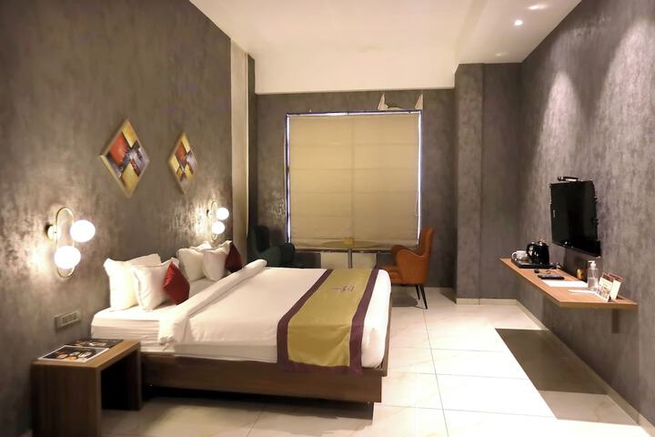 Room 7 of 14