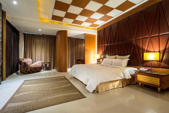 Room 8 of 24