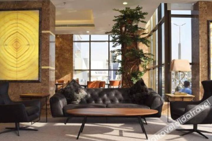 SALSABIL BY WARWICK CORNICHE