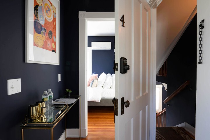 Room 3 of 48