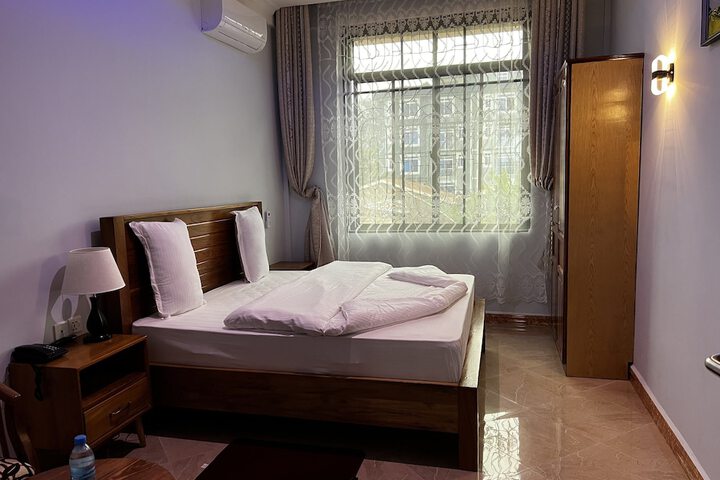 Room 10 of 44