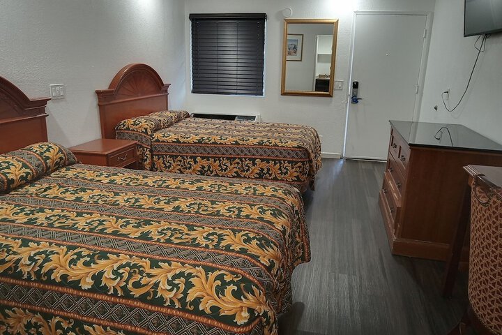 2 Double Beds (2 of 8)
