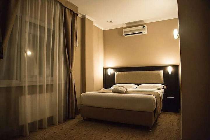 Room 13 of 22