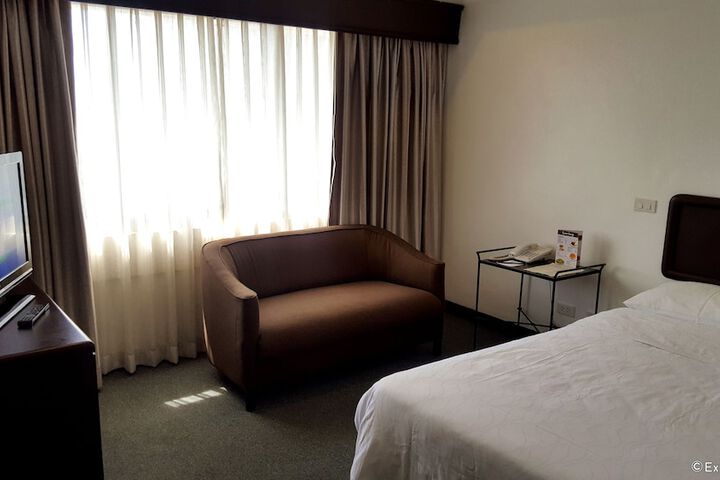 Room 11 of 43
