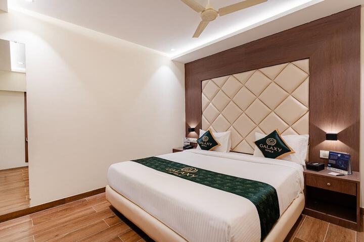 Room 6 of 9