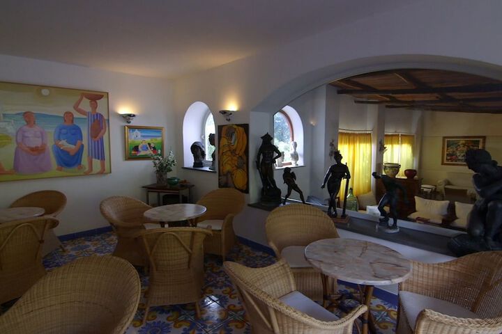 Entrance & Lobby