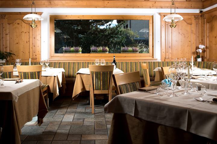 Dining 84 of 142