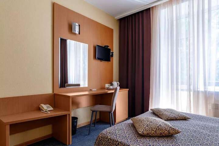 Room 16 of 48