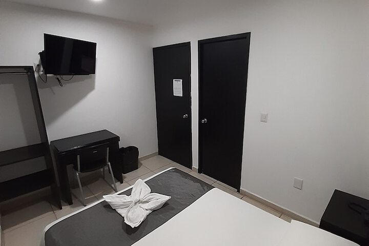 Room 11 of 36