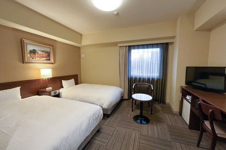 Room 7 of 24