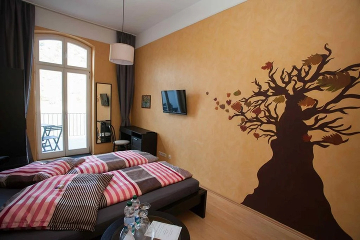 Room 4 of 10