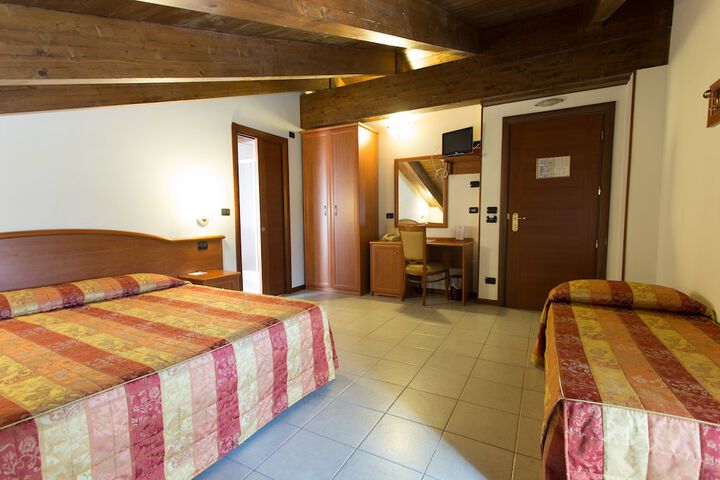 Room 12 of 51