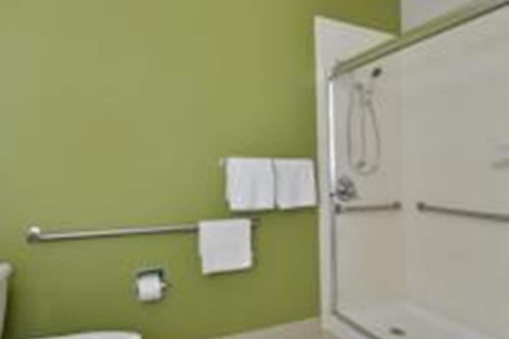 1 Double Bed Accessible (10 of 12)