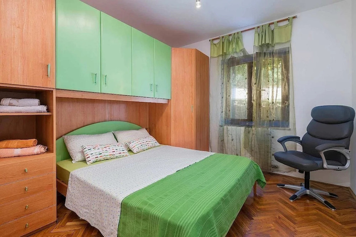 Room 5 of 14