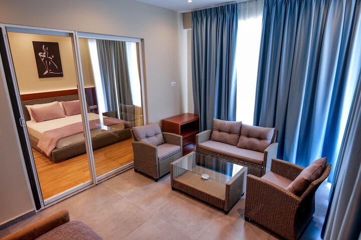 Room 42 of 104