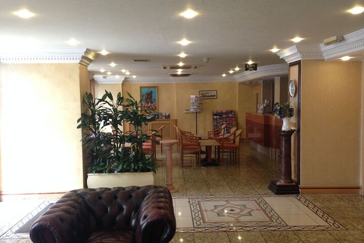Entrance & Lobby