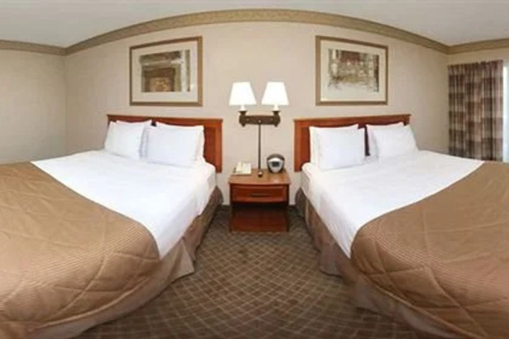 Room 4 of 10