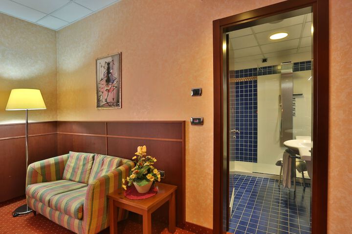 Room 21 of 33