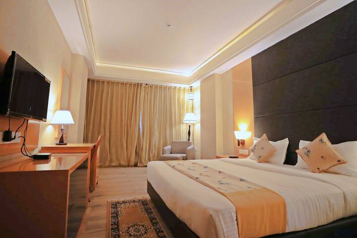 Room 7 of 16