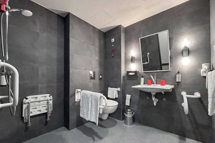 Room 15 of 18