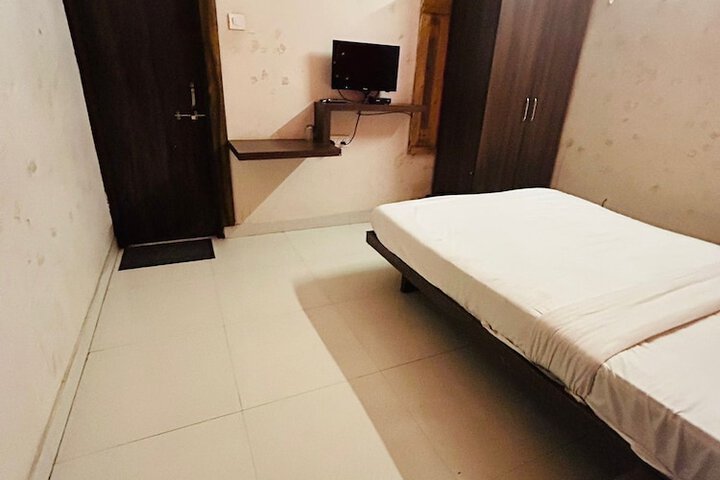Room 5 of 25