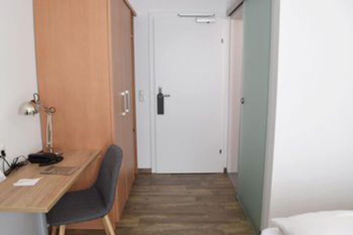 Room 65 of 136