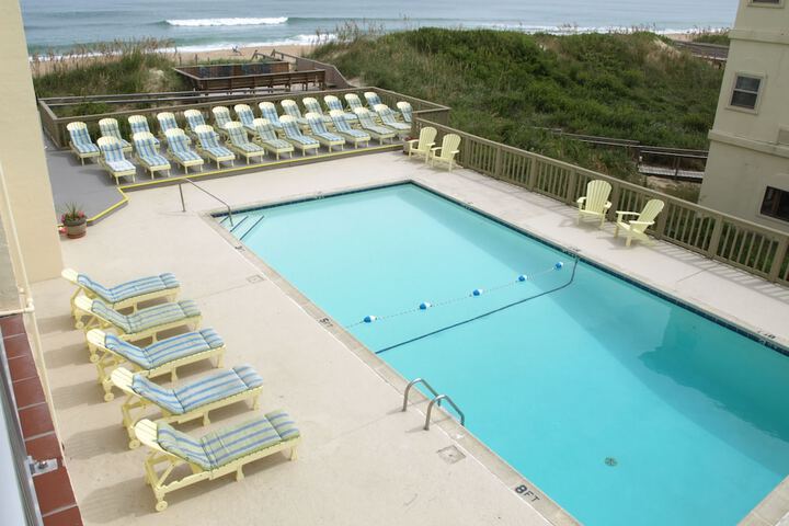 Pool 90 of 135