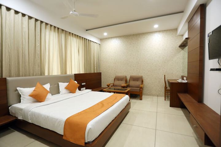 Room 9 of 19