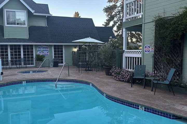 Hotel Pool