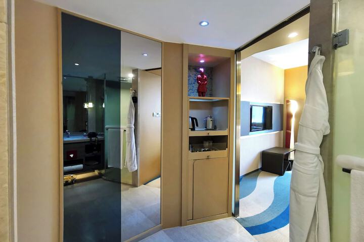 Room 64 of 156