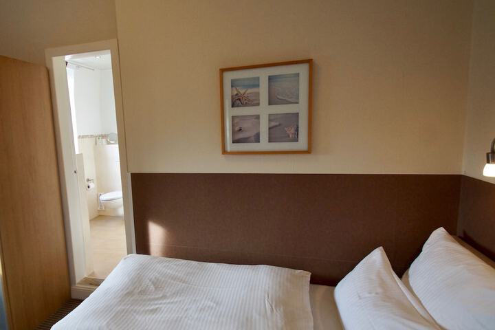 Room 5 of 49