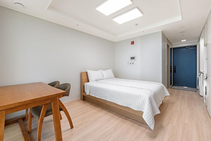 Room 93 of 640