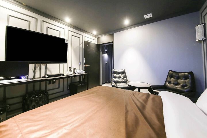 Room 3 of 25