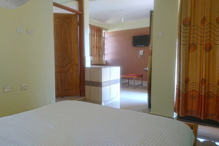 Room 6 of 32