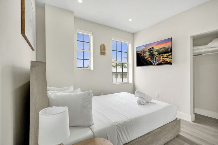 Room 3 of 110